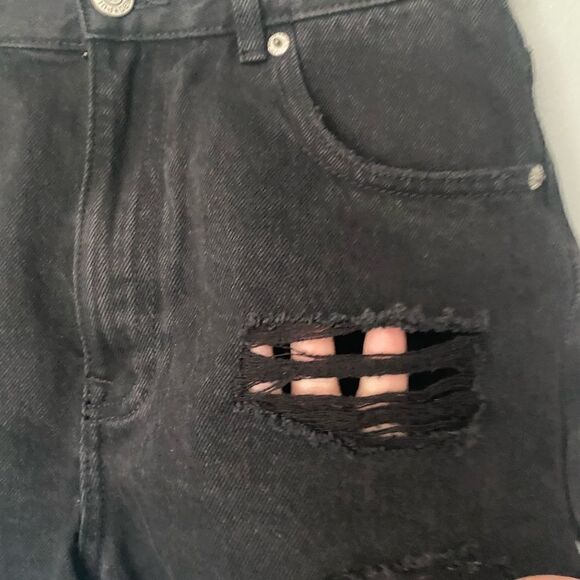 Pull and Bear cutoff shorts black distressed size 6 - Picture 2 of 7